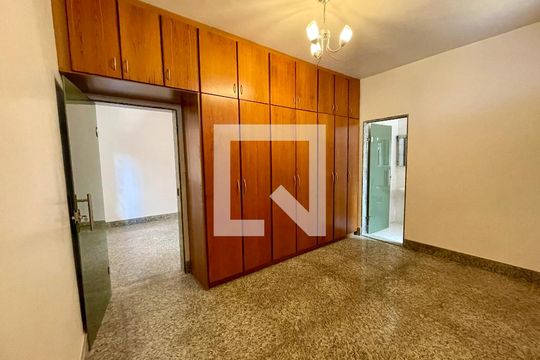 Quarto 2 de casa à venda com 3 quartos, 360m² em Floresta, Belo Horizonte