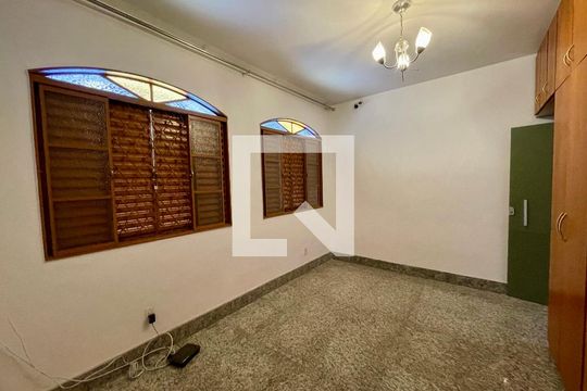Quarto 2 de casa à venda com 3 quartos, 360m² em Floresta, Belo Horizonte