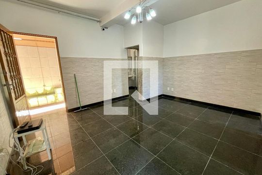 Sala de casa à venda com 3 quartos, 360m² em Floresta, Belo Horizonte