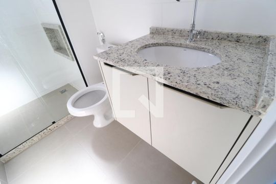 Banheiro Social de apartamento para alugar com 2 quartos, 67m² em Granja Marileusa, Uberlândia