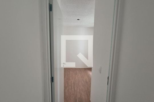 Corredor de apartamento à venda com 2 quartos, 33m² em Parque Novo Mundo, São Paulo