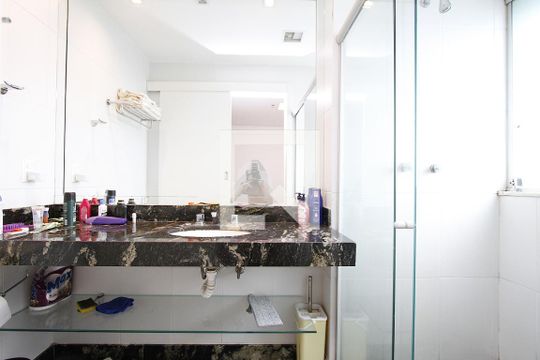 Banheiro de kitnet/studio à venda com 1 quarto, 29m² em Buritis, Belo Horizonte