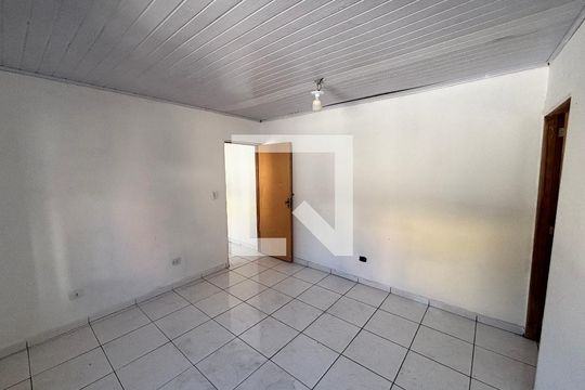 Quarto de casa para alugar com 1 quarto, 55m² em Vila Tres Irmaos, Carapicuíba