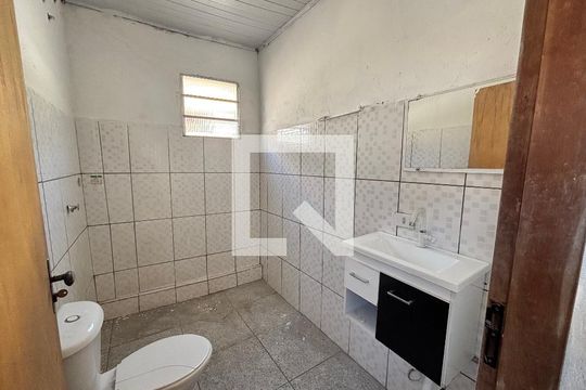 Banheiro de casa para alugar com 1 quarto, 55m² em Vila Tres Irmaos, Carapicuíba