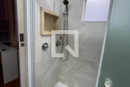 Banheiro de kitnet/studio à venda com 1 quarto, 42m² em Copacabana, Rio de Janeiro