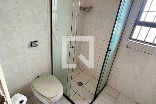 Banheiro de casa para alugar com 4 quartos, 213m² em Vila Irmaos Arnoni, São Paulo