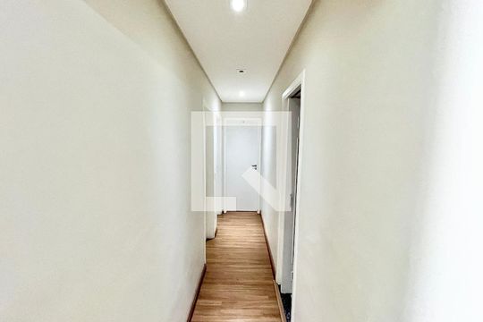 Corredor de apartamento para alugar com 3 quartos, 90m² em Casa Verde, São Paulo