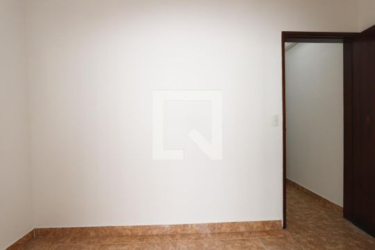 Closet da Suite de casa para alugar com 2 quartos, 150m² em Campo Limpo, São Paulo