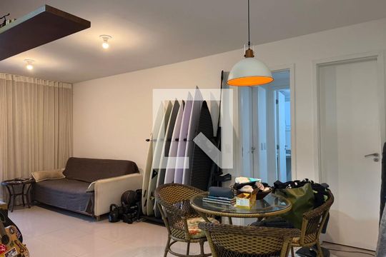Sala de apartamento à venda com 1 quarto, 60m² em Piratininga, Niterói