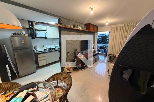 Sala de apartamento à venda com 1 quarto, 60m² em Piratininga, Niterói