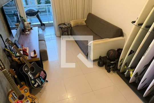 Sala de apartamento à venda com 1 quarto, 60m² em Piratininga, Niterói