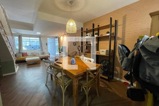 Sala de casa para alugar com 3 quartos, 140m² em Jardim Maria Luiza, São Paulo
