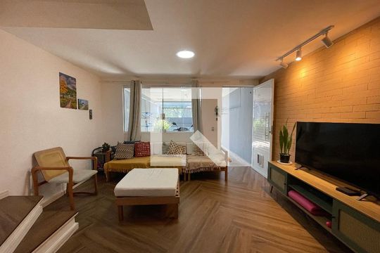 Sala de casa para alugar com 3 quartos, 140m² em Jardim Maria Luiza, São Paulo