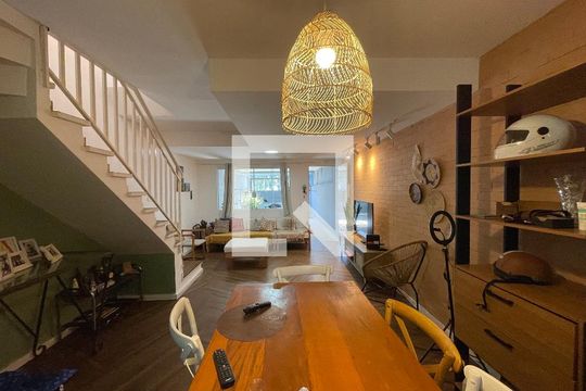 Sala de casa para alugar com 3 quartos, 140m² em Jardim Maria Luiza, São Paulo
