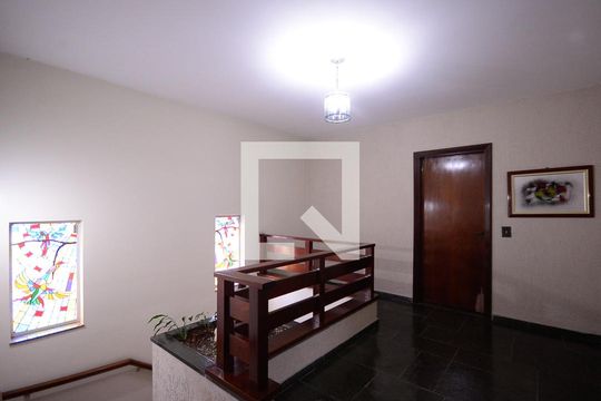 Hall de acesso aos quartos  de casa à venda com 5 quartos, 403m² em Cursino, São Paulo