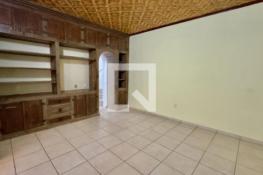 Casa à venda com 4 quartos, 300m² em Vila Paris, Belo Horizonte