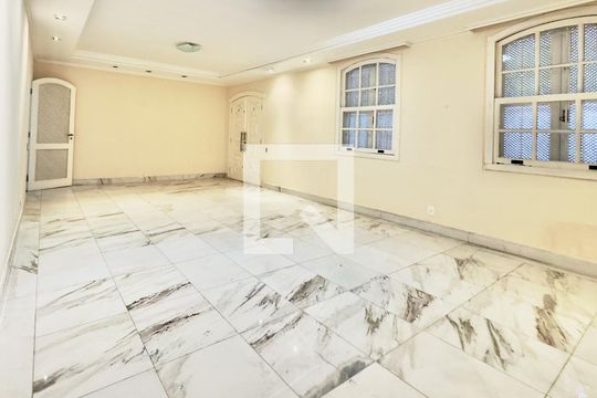 Casa à venda com 4 quartos, 300m² em Vila Paris, Belo Horizonte