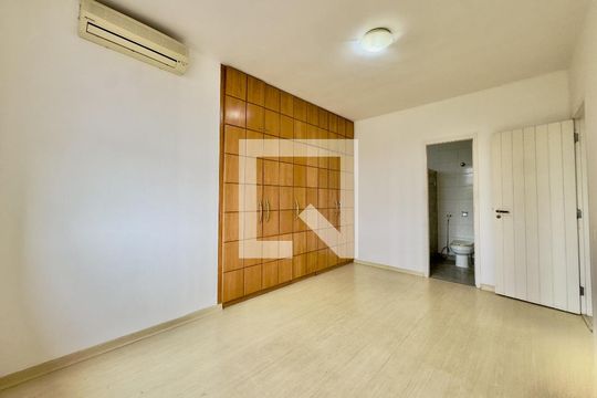 Casa à venda com 4 quartos, 300m² em Vila Paris, Belo Horizonte
