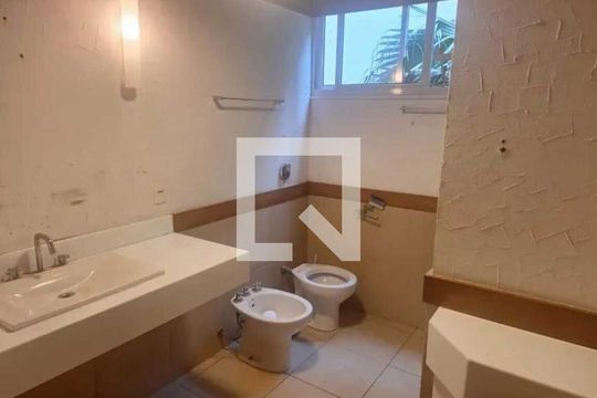 Banheiro de apartamento para alugar com 3 quartos, 255m² em Barra da Tijuca, Rio de Janeiro