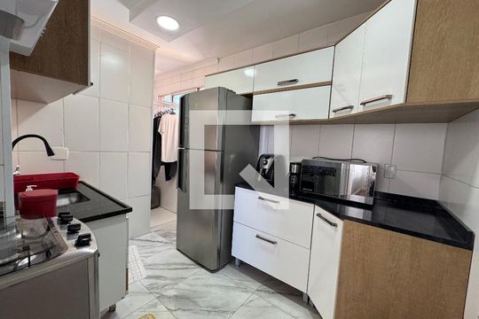 Cozinha de apartamento à venda com 2 quartos, 55m² em Jardim Roberto, Osasco