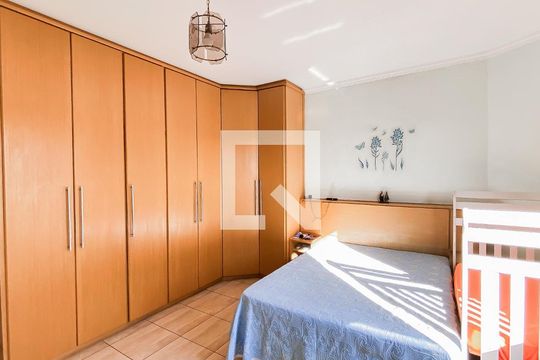 Suite  de casa à venda com 4 quartos, 240m² em Vila Paranagua, São Paulo