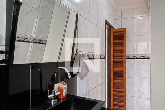Banheiro da Suíte de casa à venda com 4 quartos, 240m² em Vila Paranagua, São Paulo