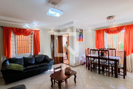 Sala de casa à venda com 4 quartos, 240m² em Vila Paranagua, São Paulo