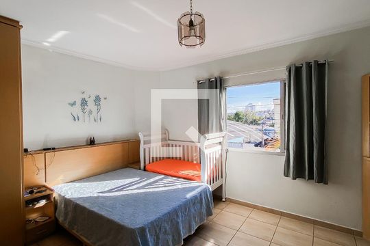 Suite  de casa à venda com 4 quartos, 240m² em Vila Paranagua, São Paulo