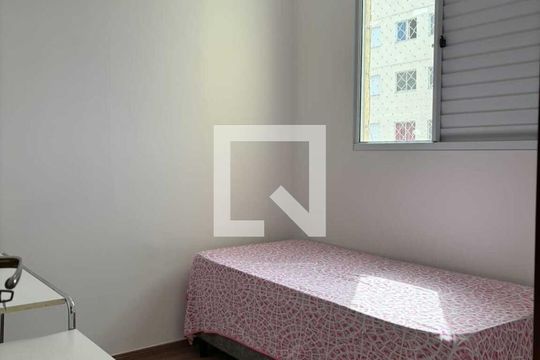 Quarto de apartamento para alugar com 2 quartos, 42m² em Morada da Colina, Uberlândia