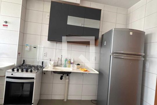 Cozinha de apartamento para alugar com 2 quartos, 42m² em Morada da Colina, Uberlândia