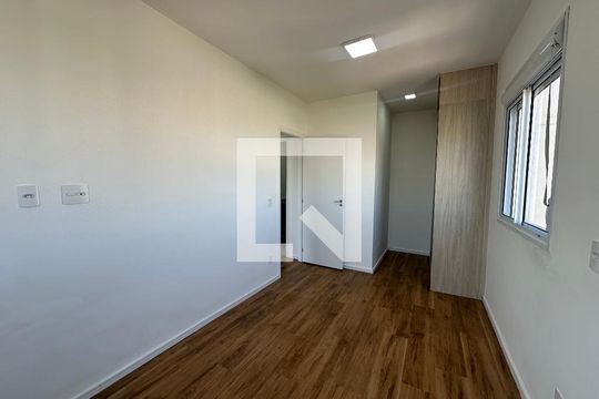 Quarto de apartamento para alugar com 1 quarto, 43m² em Jardim Tupanci, Barueri