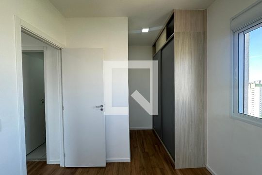 Quarto de apartamento para alugar com 1 quarto, 43m² em Jardim Tupanci, Barueri