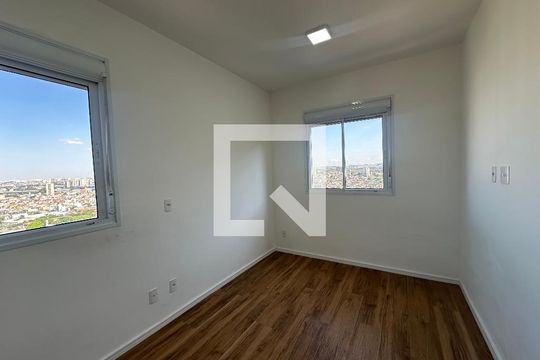 Quarto de apartamento para alugar com 1 quarto, 43m² em Jardim Tupanci, Barueri