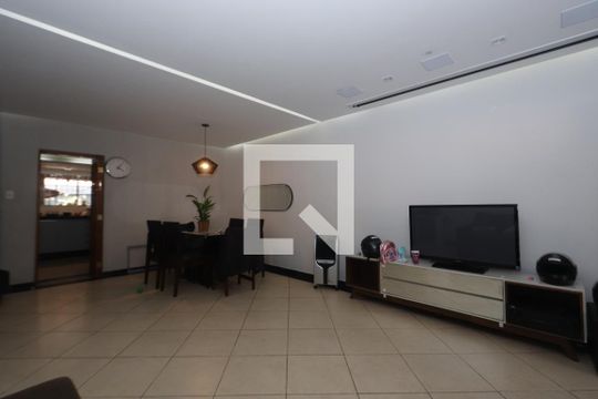 Casa à venda com 3 quartos, 275m² em Vila Antonieta, São Paulo