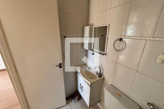 Banheiro de apartamento à venda com 2 quartos, 43m² em Vila Talarico, São Paulo