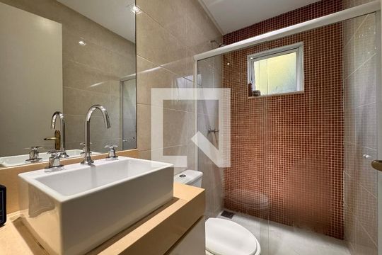 Suíte 1 - Banheiro de casa de condomínio à venda com 4 quartos, 340m² em Recreio dos Bandeirantes, Rio de Janeiro