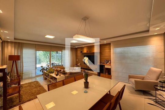 Sala de casa de condomínio à venda com 4 quartos, 340m² em Recreio dos Bandeirantes, Rio de Janeiro