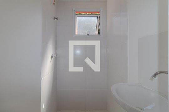 Banheiro de kitnet/studio para alugar com 1 quarto, 18m² em Jardim Imperador (zona Leste), São Paulo