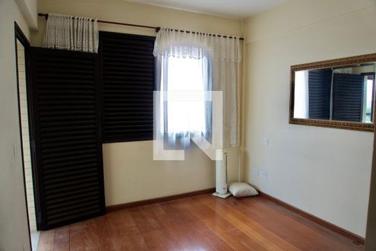 Suíte de apartamento para alugar com 4 quartos, 138m² em Coração Eucarístico, Belo Horizonte