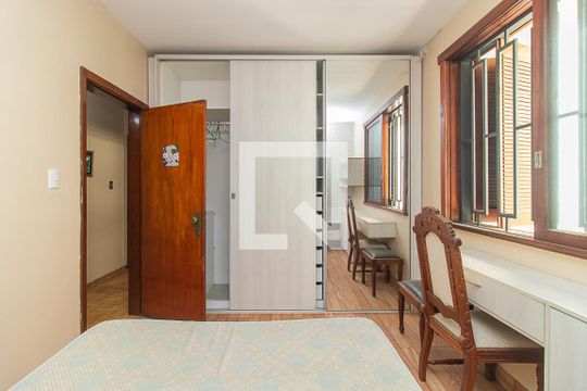 Quarto 1 de casa para alugar com 5 quartos, 400m² em Santana, Porto Alegre
