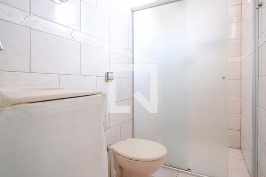 Banheiro da suíte de casa para alugar com 1 quarto, 70m² em Vila Vivaldi, São Bernardo do Campo