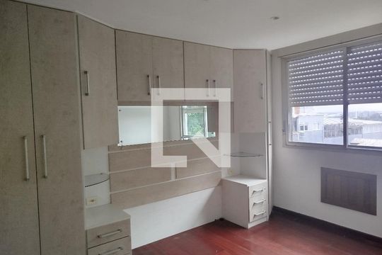 QuartoQuarto de apartamento à venda com 2 quartos, 130m² em Medianeira, Porto Alegre