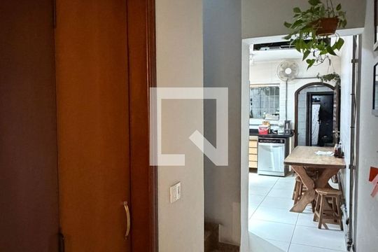 Corredor de casa à venda com 6 quartos, 255m² em Vila Sacadura Cabral, Santo André