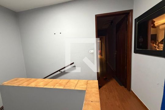 Corredor de casa à venda com 6 quartos, 255m² em Vila Sacadura Cabral, Santo André