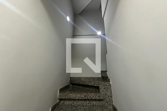 Escada de casa à venda com 4 quartos, 277m² em Nova Aldeinha, Barueri
