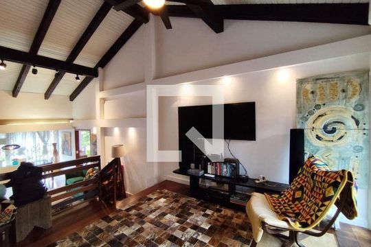 Sala de casa para alugar com 3 quartos, 326m² em Cavalhada, Porto Alegre