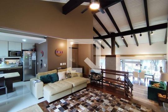 Sala de casa para alugar com 3 quartos, 326m² em Cavalhada, Porto Alegre