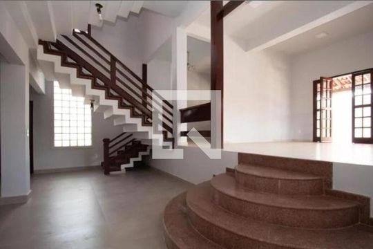 Sala de casa de condomínio para alugar com 5 quartos, 450m² em Jardim Botânico, Brasília