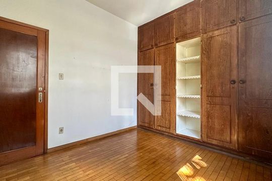 Quarto  de apartamento para alugar com 3 quartos, 95m² em Funcionários, Belo Horizonte