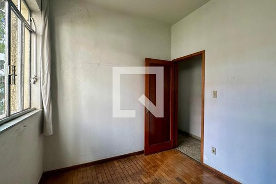 Quarto  de apartamento para alugar com 3 quartos, 95m² em Funcionários, Belo Horizonte